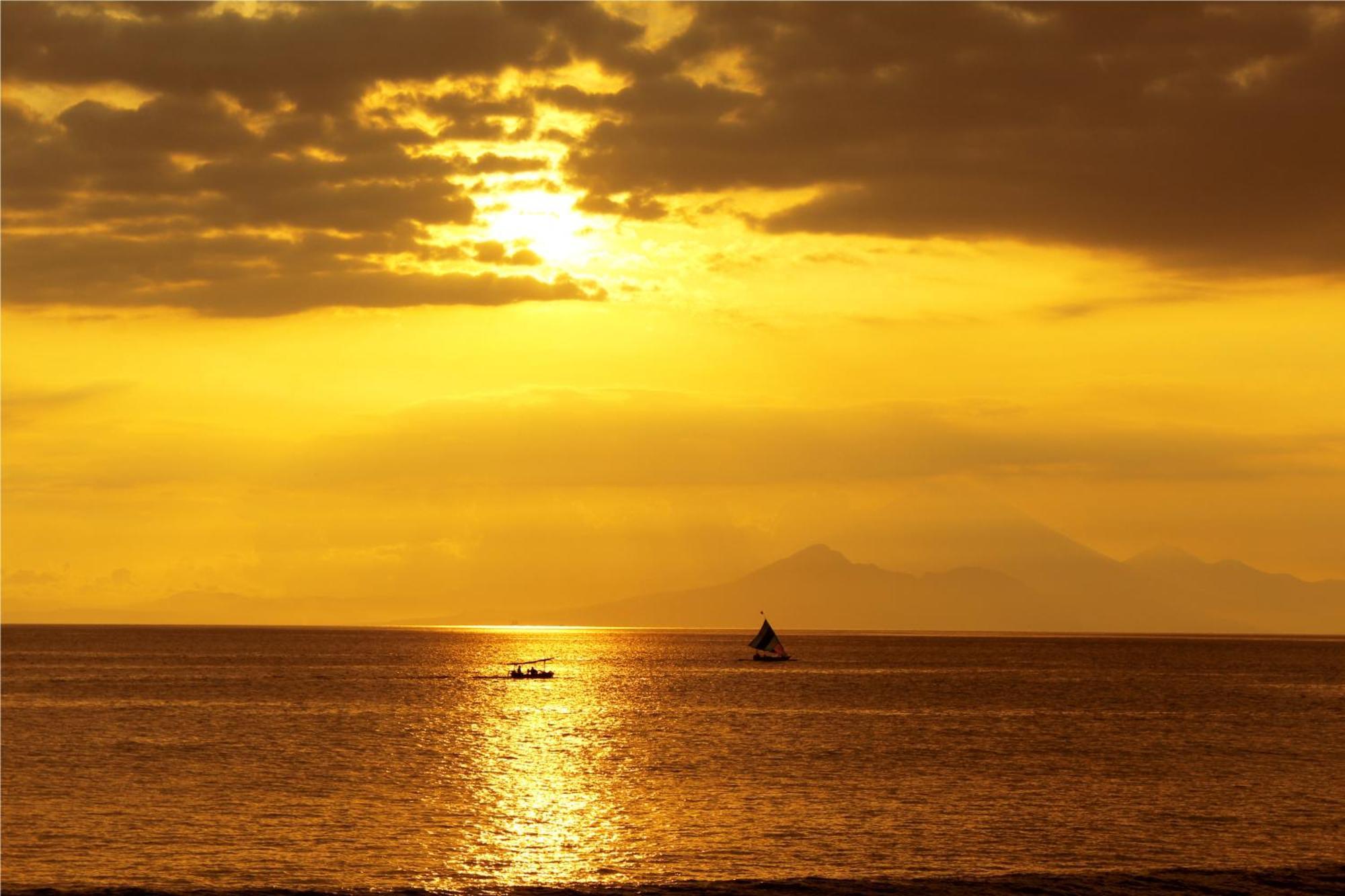 Mangsit Suites By Holiday Resort Lombok エクステリア 写真