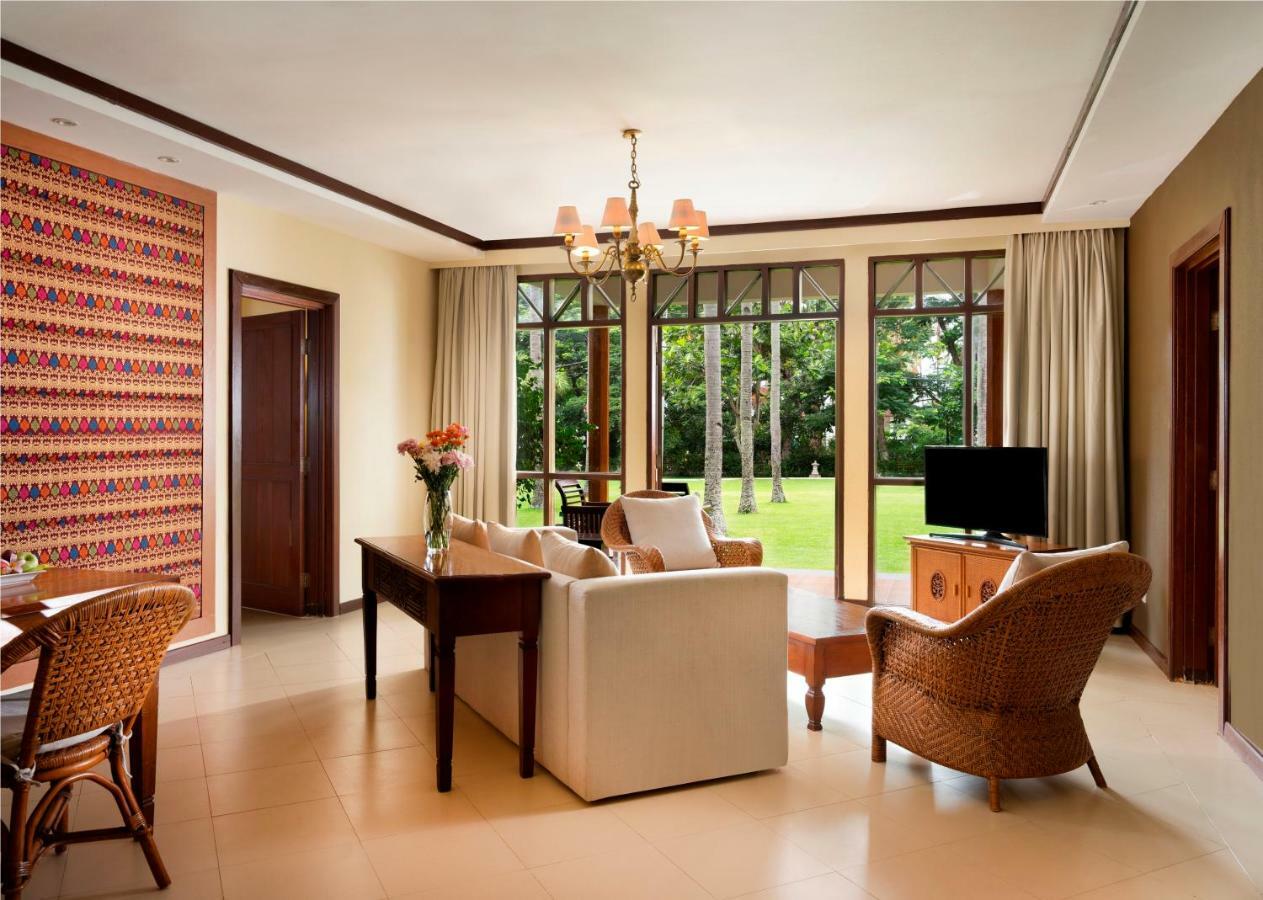 Mangsit Suites By Holiday Resort Lombok エクステリア 写真