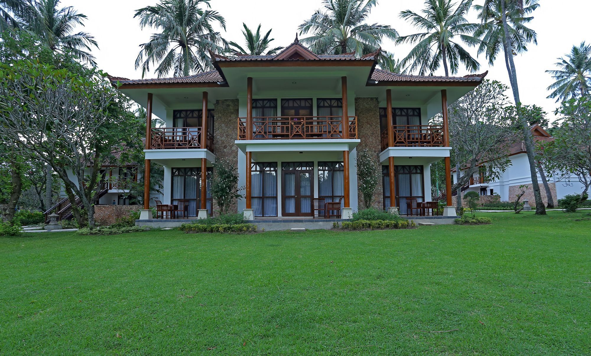 Mangsit Suites By Holiday Resort Lombok エクステリア 写真